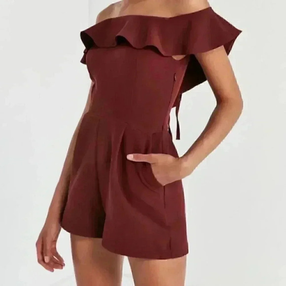 URBAN Outfitters Oh My Love Water Lily Wine Off Ruffled The Shoulder Romper Sz M - Picture 2 of 8